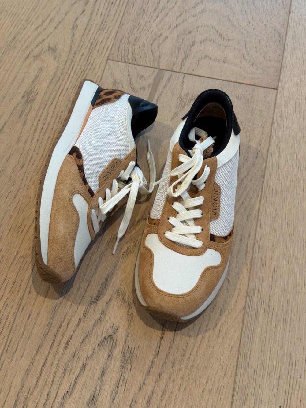 Vionic Sneakers - Picture 2 of 3